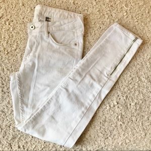H&M white skinny jeans with ankle zip